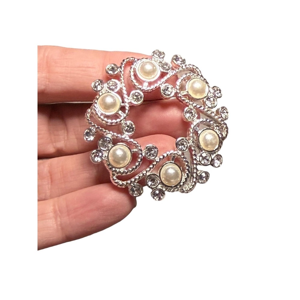 Napier‎ Round Brooch Pin Silver Tone Faux Pearl Rhinestone Circle Dress Pin